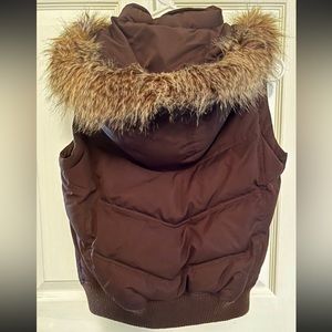 Gap Chocolate Brown Hooded Puffer Vest; Size: XS/S (Detachable Hood)